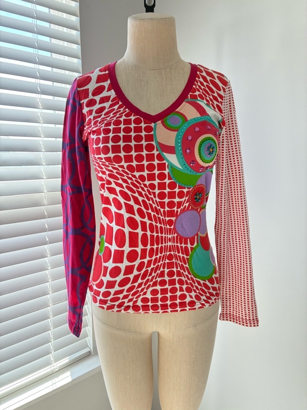 Bella Carra Women's 90s Mixed Media Geometric Colorful Long Sleeve V-Neck Top
